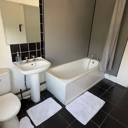 Spacious 3 Δωμάτια σε οικογενειακή κατοικία Μπρίστολ